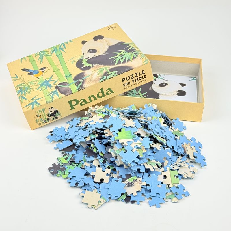 Helle und farbenfrohe Puzzles aus Pappe für den Familienspaß im Innenraum